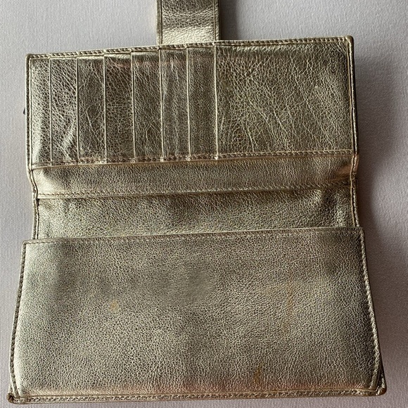 Authentic Gucci gold wallet - Picture 2 of 7